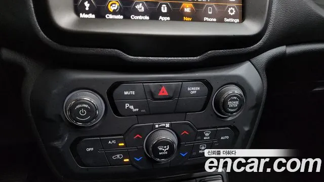 Jeep Renegade — Фото автомобиля 27