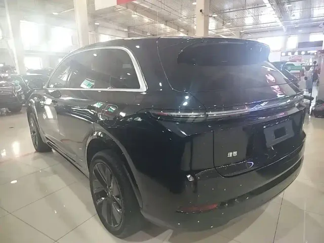 Li Auto L7 — Фото автомобиля 4
