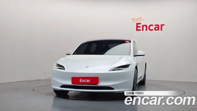Tesla Model 3 — Фото автомобиля 3