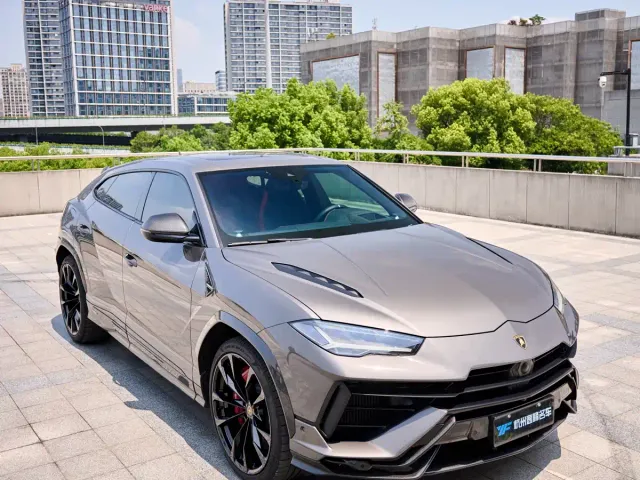 Lamborghini Urus — Фото автомобиля 14