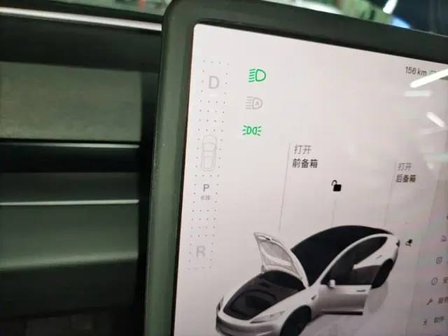 Tesla Model 3 — Фото автомобиля 13