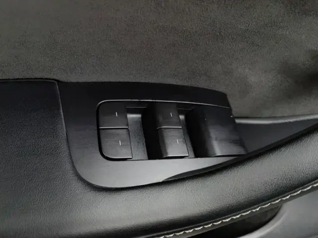 Tesla Model Y — Фото автомобиля 9