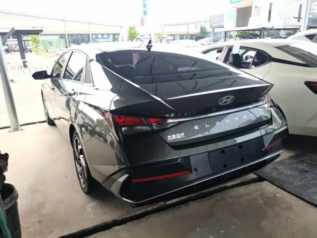 Hyundai Elantra — Фото автомобиля 4