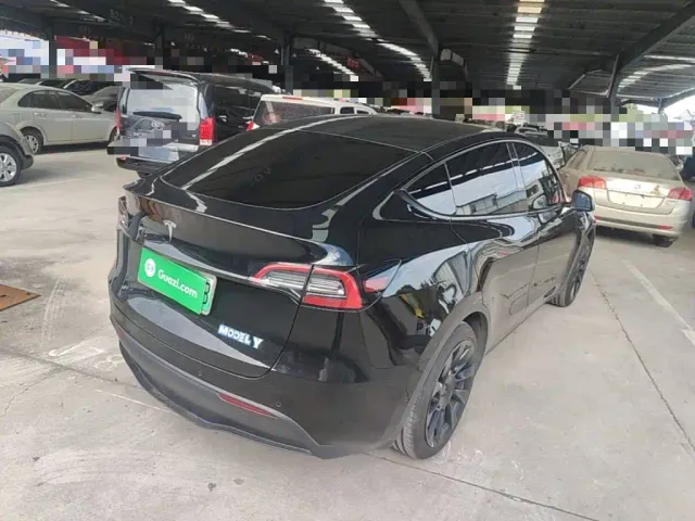 Tesla Model Y — Фото автомобиля 6