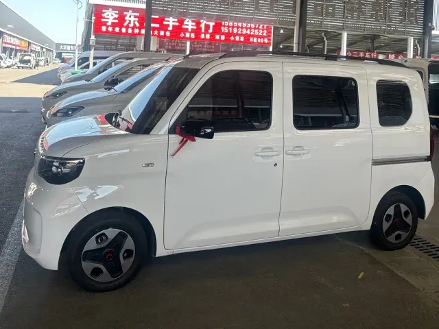 Wuling Zhiguang NEV — Фото автомобиля 3