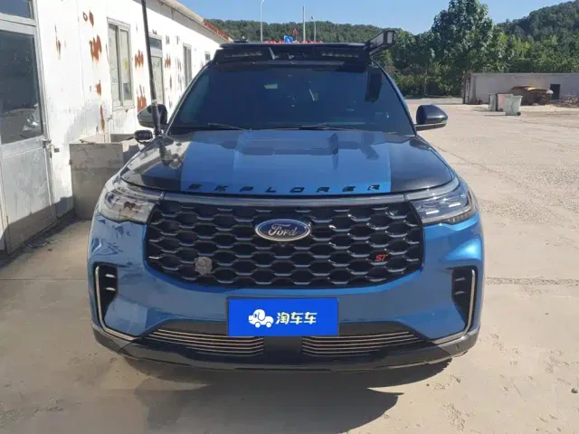 Ford Explorer — Фото автомобиля 2