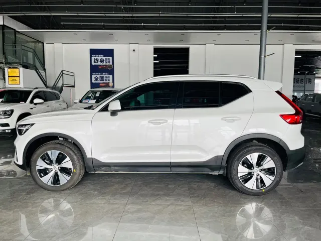 Volvo XC40 — Фото автомобиля 6
