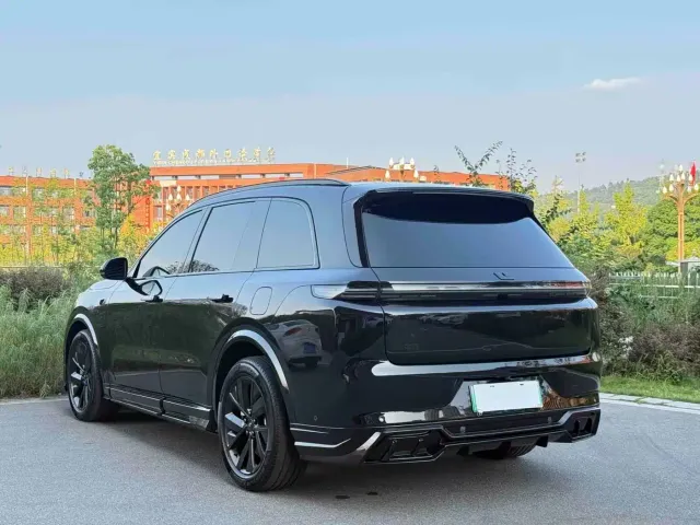 Li Auto L8 — Фото автомобиля 8