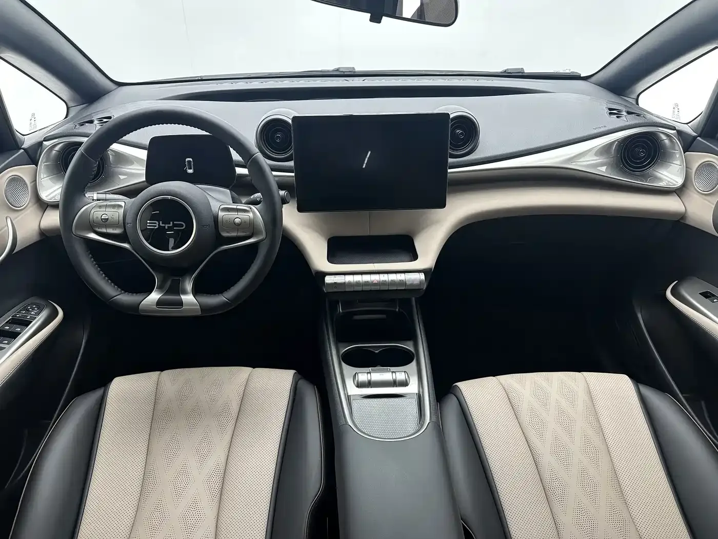 BYD Dolphin 2025 420km Freedom Edition — Фото автомобиля 7