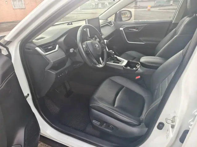 Toyota RAV4 — Фото автомобиля 7