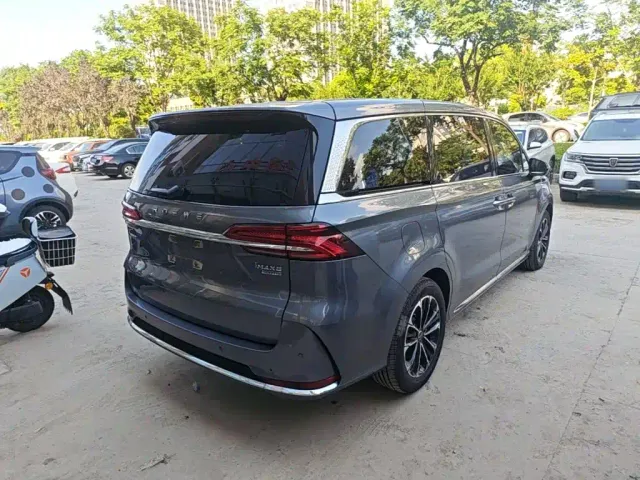 Roewe iMAX8 — Фото автомобиля 6