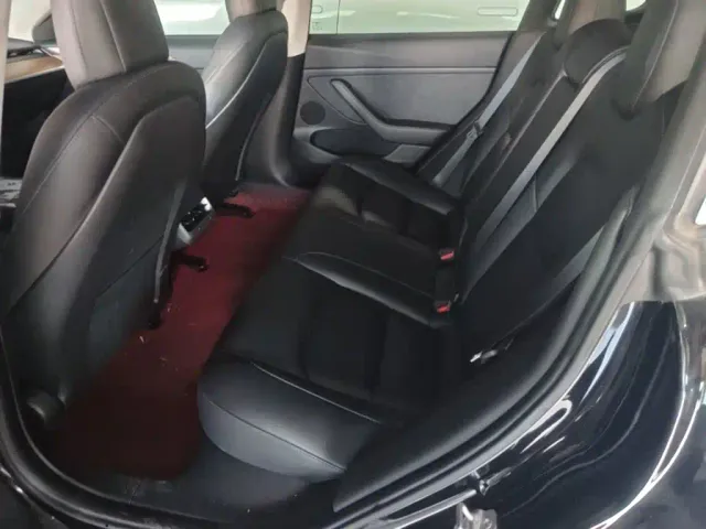 Tesla Model 3 — Фото автомобиля 16