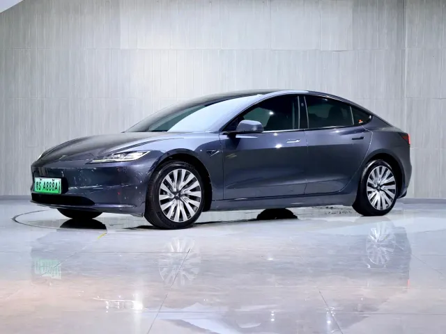 Фотография автомобиля — Tesla Model 3