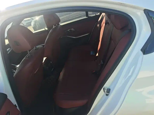 BMW 3 Series — Фото автомобиля 16