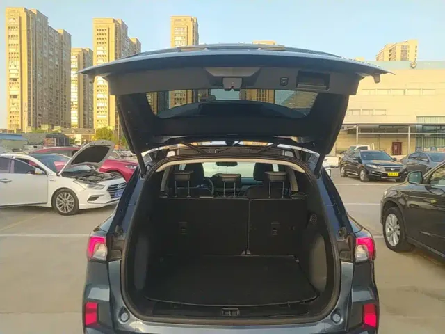 Ford Escape — Фото автомобиля 14