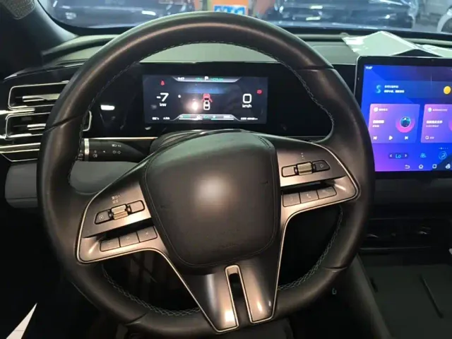 BYD Qin L — Фото автомобиля 10