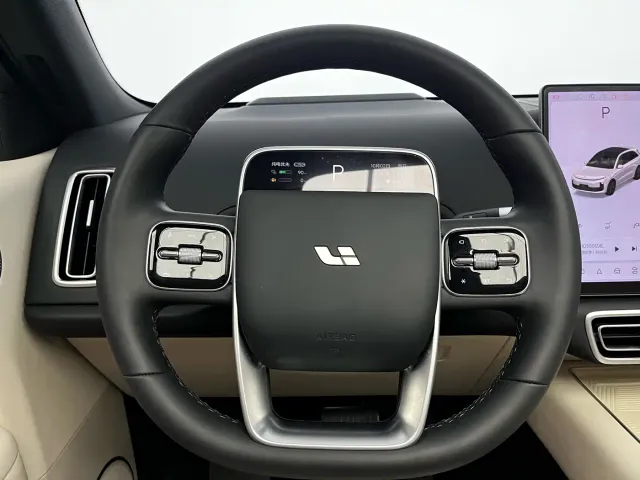 Li Auto L6 — Фото автомобиля 5