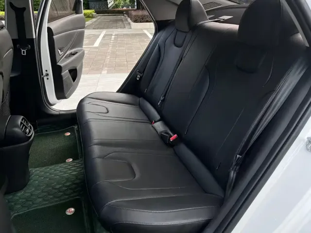 Hyundai Elantra 2022 1.5L CVT LUX Premium Edition — Фото автомобиля 11