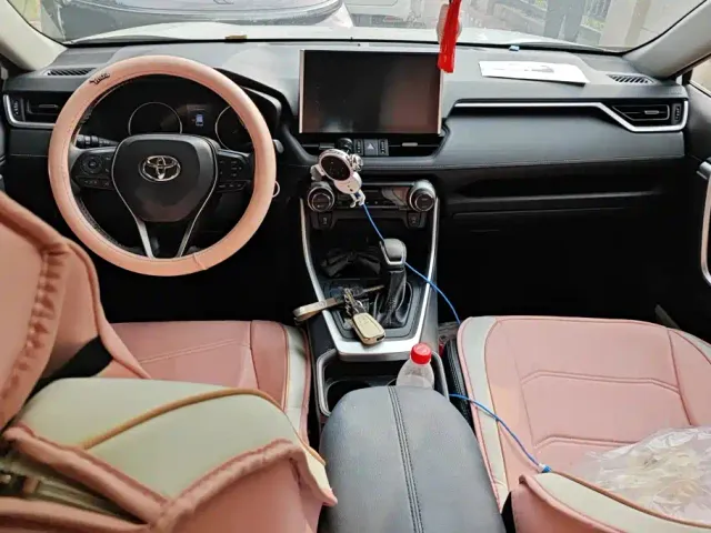 Toyota Wildlander — Фото автомобиля 12