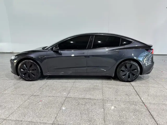 Tesla Model 3 — Фото автомобиля 2
