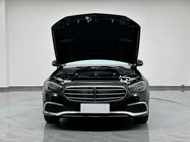 Mercedes-Benz E-Class — Фото автомобиля 27