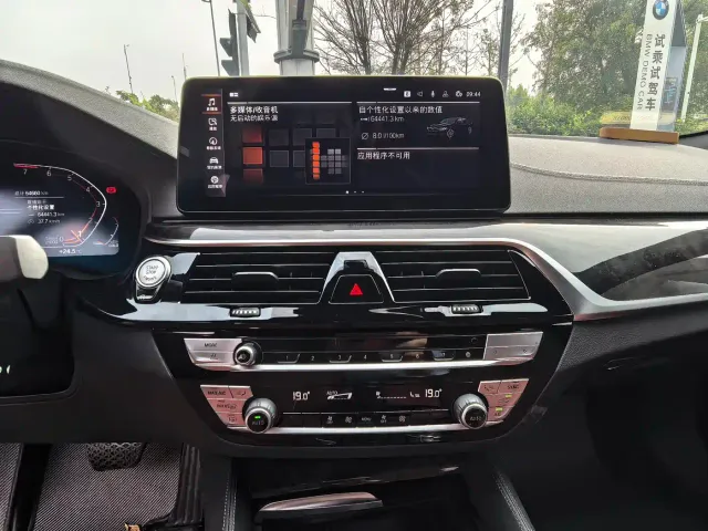 BMW 5 Series — Фото автомобиля 12