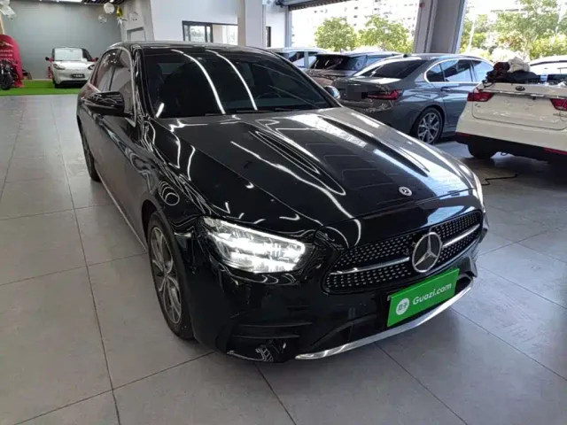 Mercedes-Benz E-Class — Фото автомобиля 3
