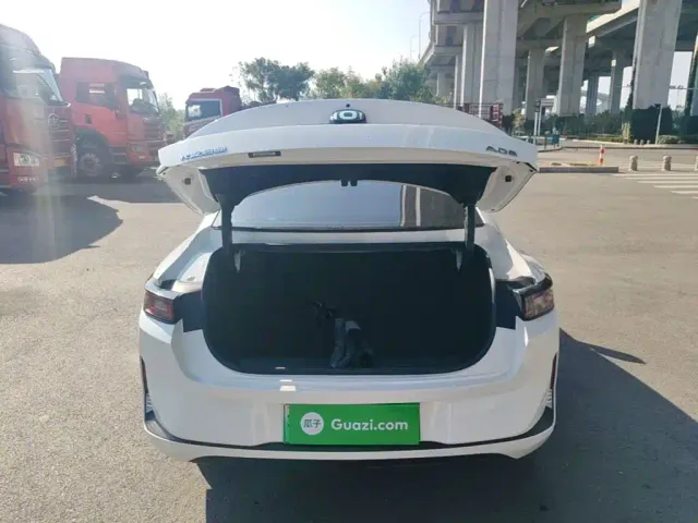 Changan Qiyuan A05 — Фото автомобиля 18