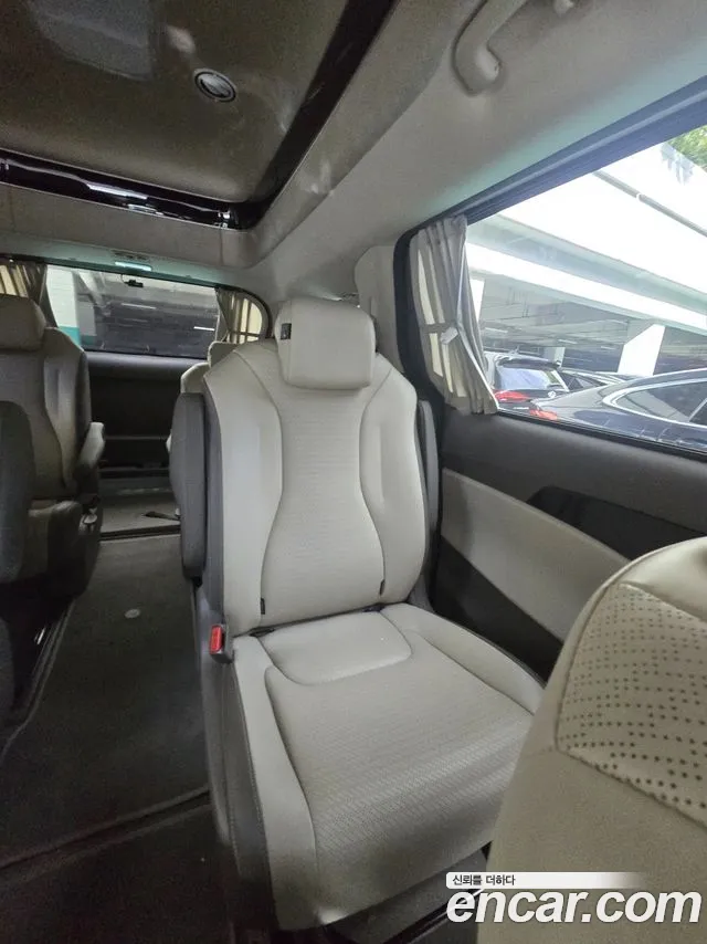 Kia Carnival Generation 4 — Фото автомобиля 9