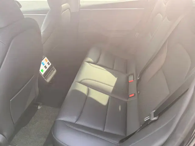 Tesla Model 3 — Фото автомобиля 6