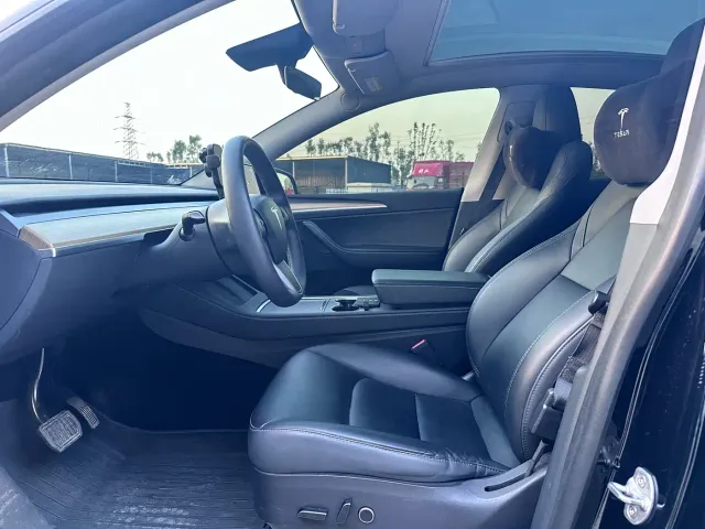 Tesla Model Y — Фото автомобиля 8