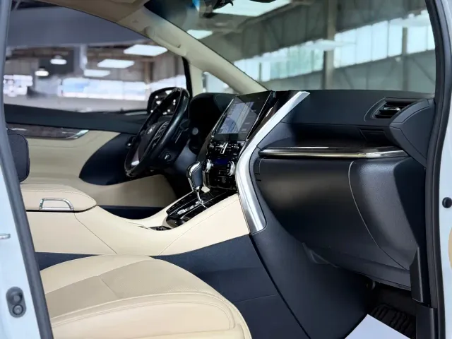 Toyota Vellfire — Фото автомобиля 14