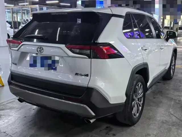 Toyota RAV4 — Фото автомобиля 17