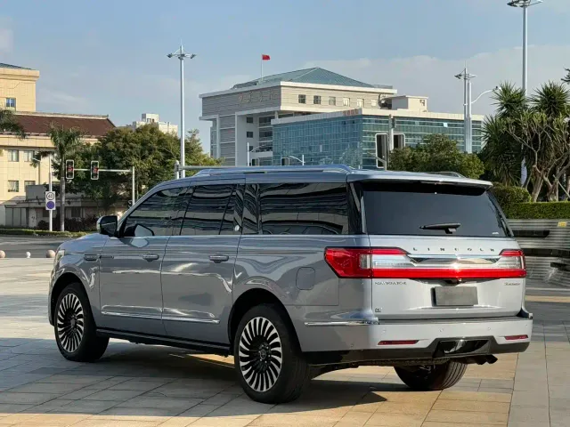 Lincoln Navigator — Фото автомобиля 14