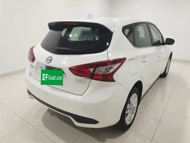Nissan Tiida — Фото автомобиля 6
