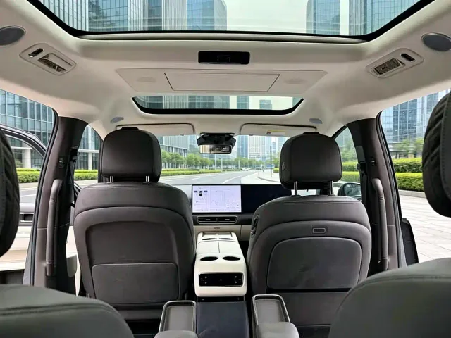Li Auto MEGA — Фото автомобиля 4