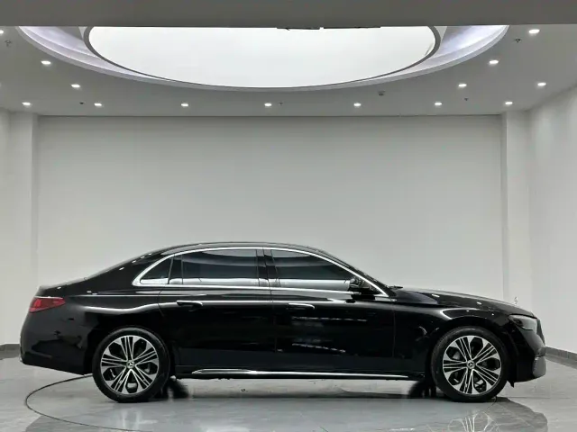 Mercedes-Benz E-Class — Фото автомобиля 5