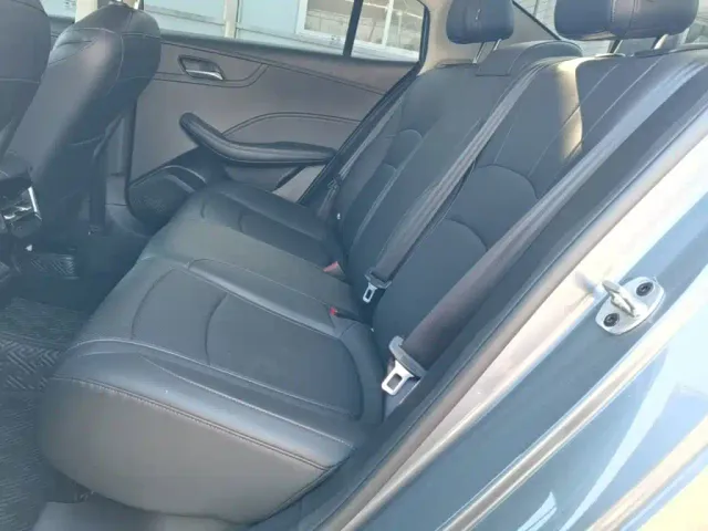 Roewe i5 — Фото автомобиля 16