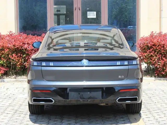 Changan Eado — Фото автомобиля 3