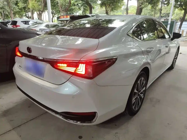 Lexus ES — Фото автомобиля 6