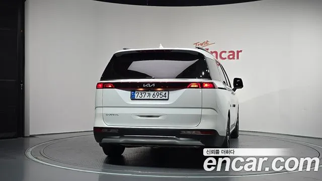 Kia Carnival Generation 4 — Фото автомобиля 4