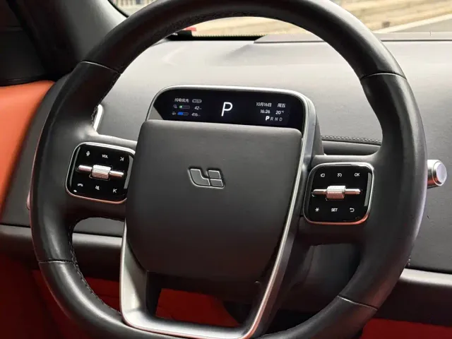 Li Auto L8 — Фото автомобиля 14