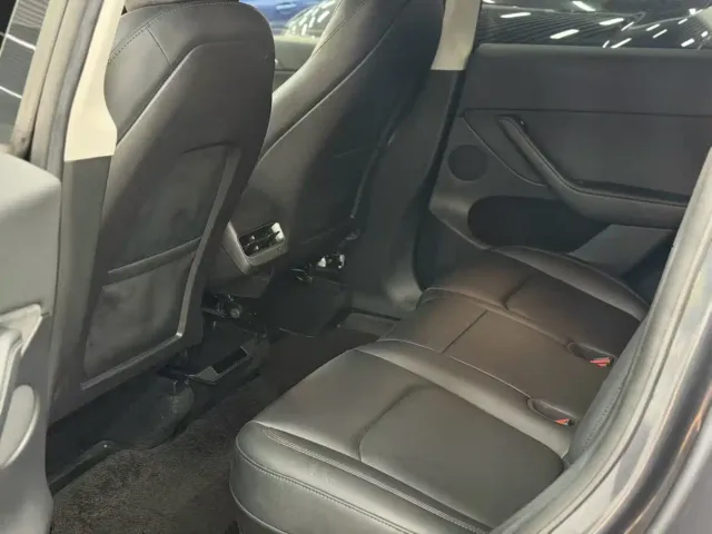 Tesla Model Y — Фото автомобиля 4