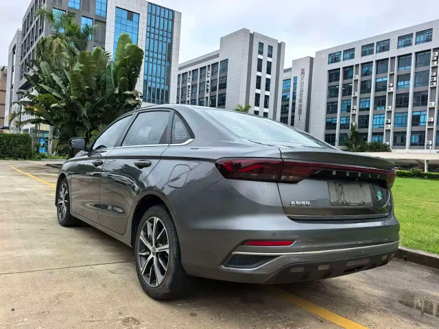 Geely Emgrand — Фото автомобиля 10