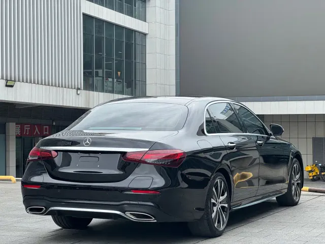 Mercedes-Benz E-Class — Фото автомобиля 15