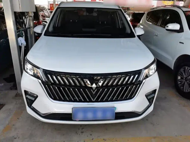 Wuling Jiachen — Фото автомобиля 2