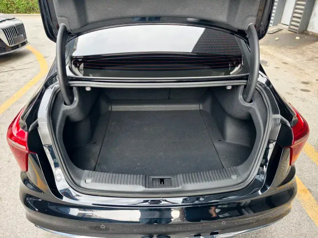 Hongqi H5 — Фото автомобиля 6