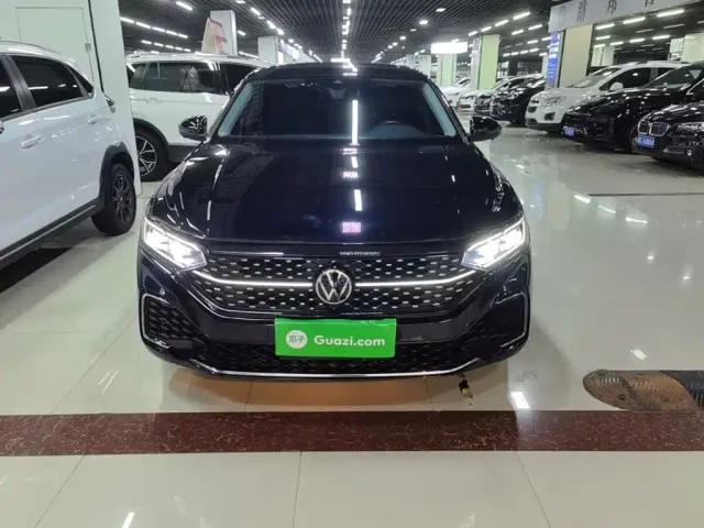 Volkswagen Passat — Фото автомобиля 2
