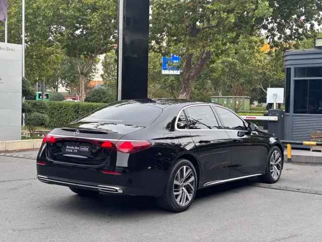 Mercedes-Benz E-Class — Фото автомобиля 5