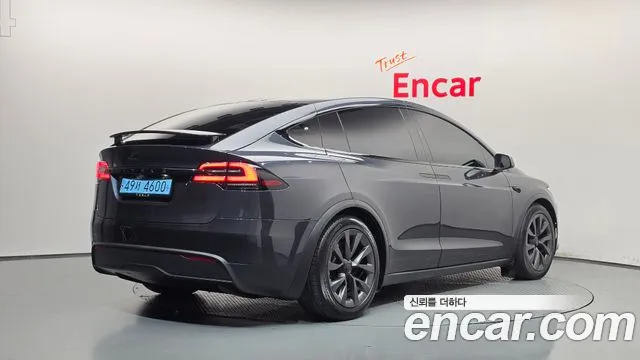 Tesla Model X — Фото автомобиля 2